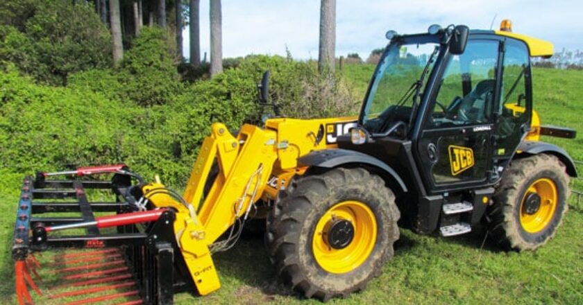 The JCB 531-70 Loadall is a valuable machine to have where heaps of lifting and loading is involved.