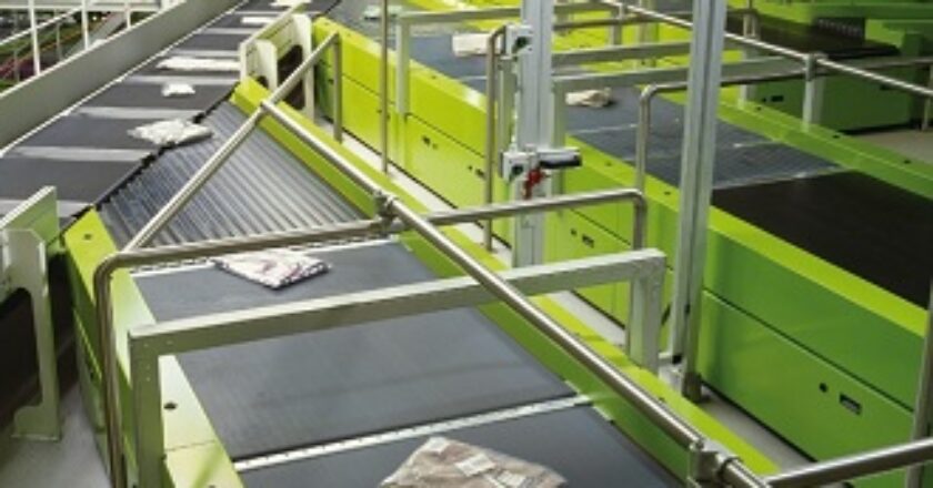 Beumer presented its belt tray sorter with various modules in action at CeMAT