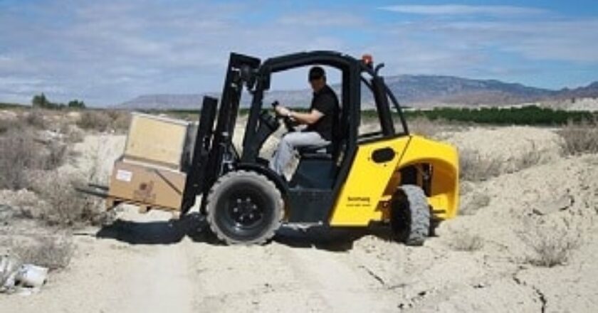 Lencrow Bomaq B30MP all-terrain forklift