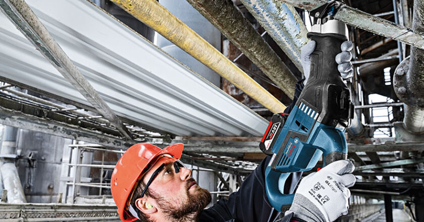 Bosch Blue GSA 18V-32 Professional Cordless Sabre Saw