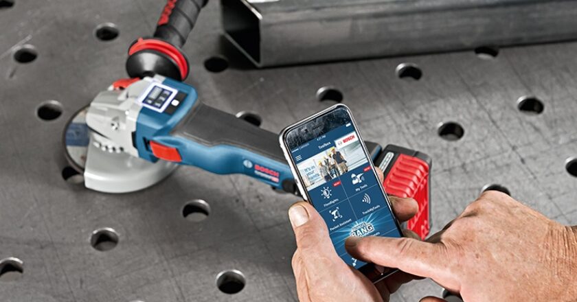 Bosch Blue GWS 18V-125 SC angle grinder