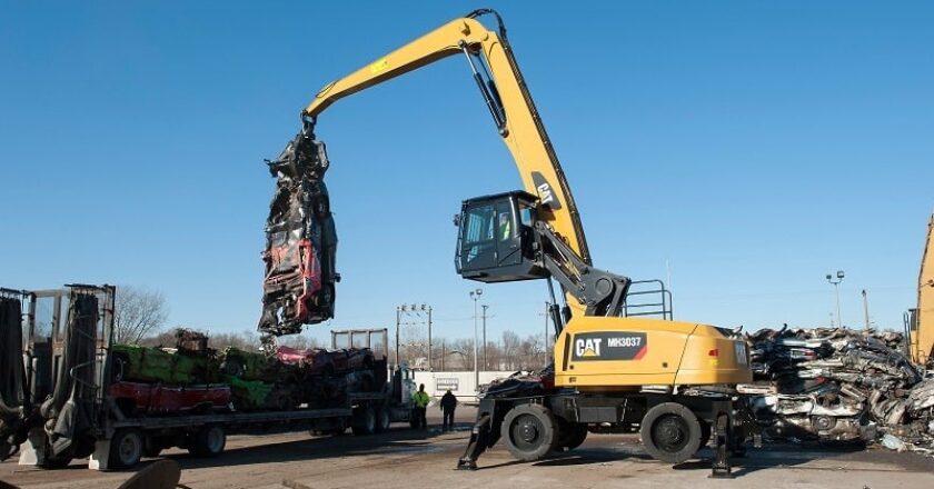 The Cat MH3037 is the first of a new material handler line-up Caterpillar is introducing in the greater than 25-metric ton size class.