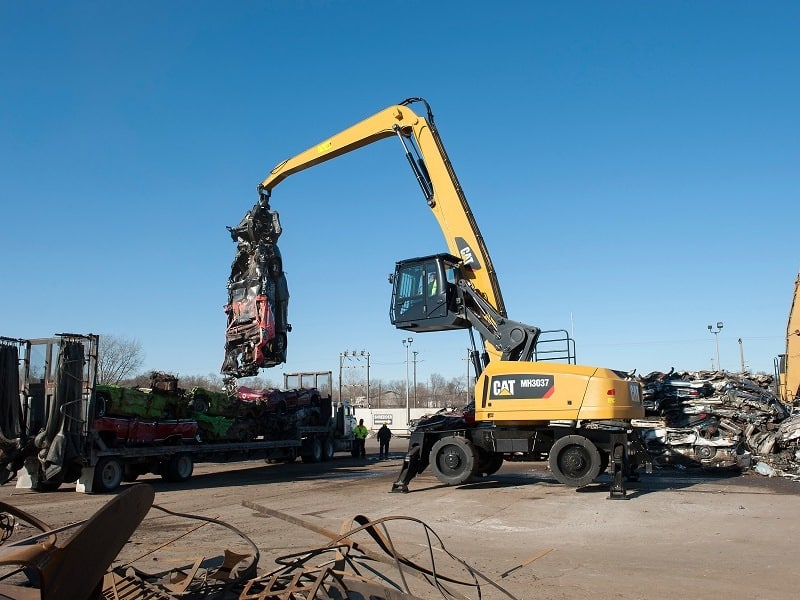 The Cat MH3037 is the first of a new material handler line-up Caterpillar is introducing in the greater than 25-metric ton size class.