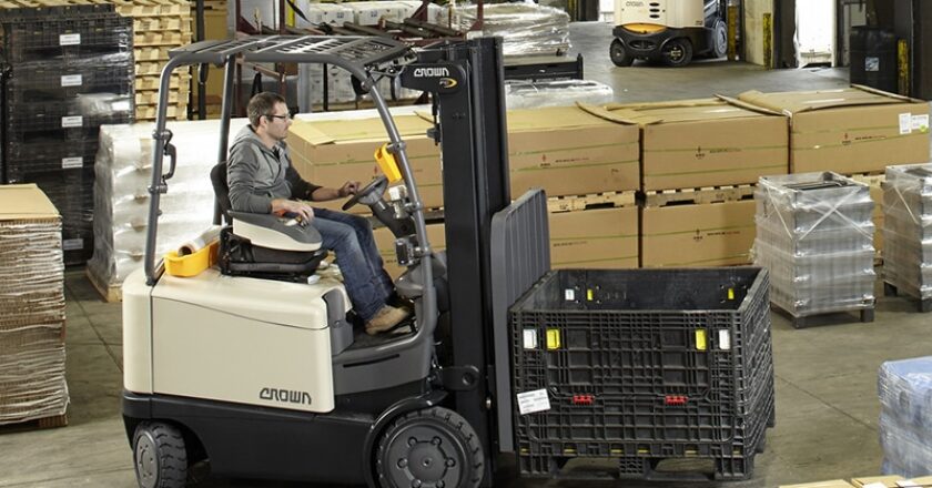Crown FC 5200 Series forklift