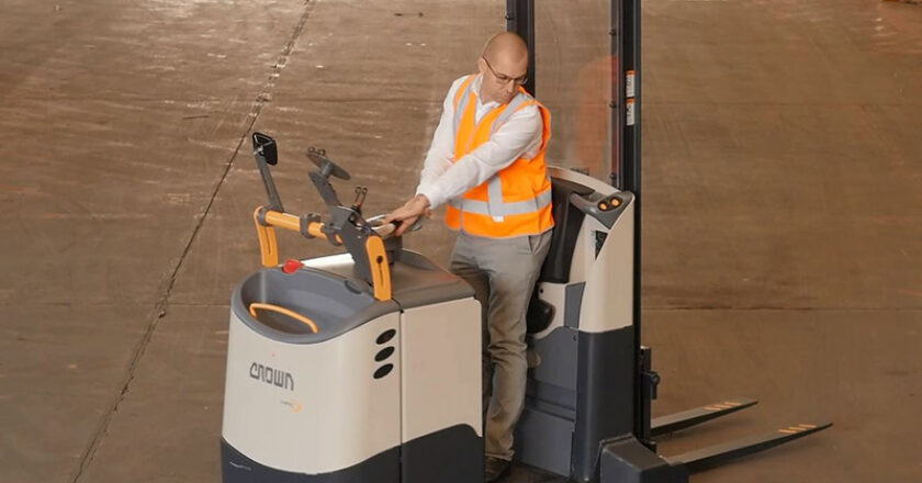 Crown MPC 3000 forklift