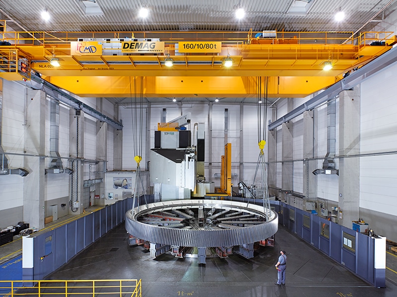 The Demag process crane being used with the VBCM 16 for machining gear wheels and other components that weigh up to 180 tonnes and have diameters of up to 16m.