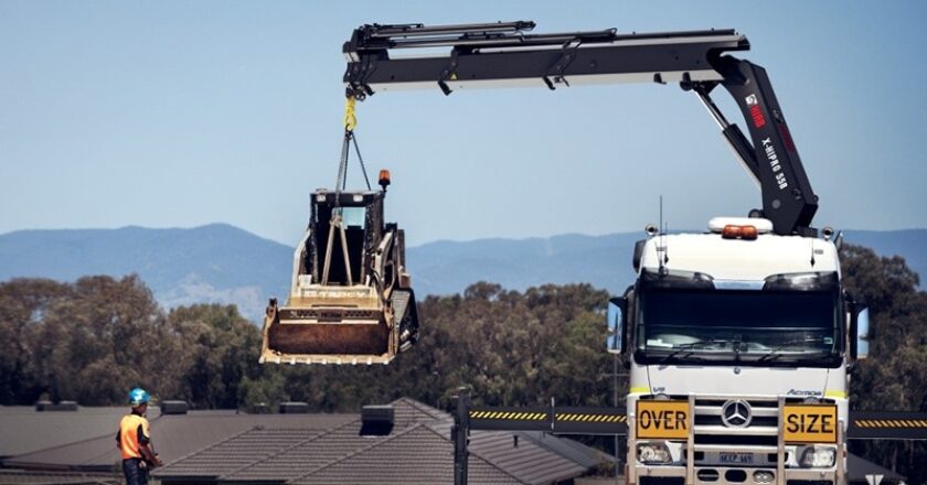 The Hiab X-HiPro 558 combines lightweight materials with high lift capacity