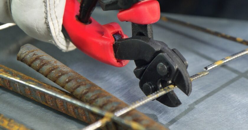 HKP Bolt Cutter concrete mesh