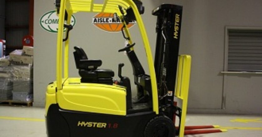 The Hyster J1.8XNT forklift, a member of the J XNT forklift series is a breeze to operate.