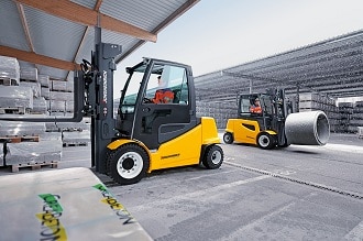 Jungheinrich's new 5 tonne electric forklift, the EFG S40 has snagged an International Forklift of the Year award at the recent CeMat trade fair in Hannover, Germany.