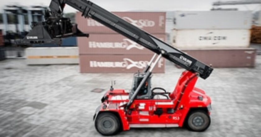 Kalmar Gloria DRG450 reachstacker with K-Motion.