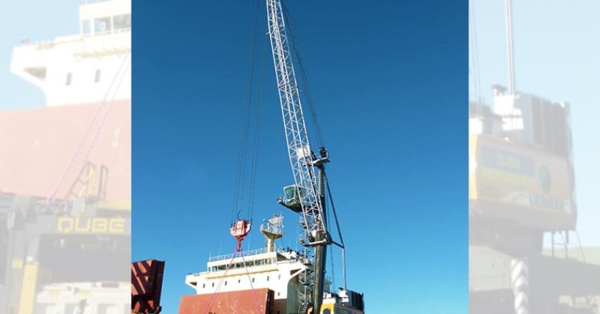 Liebherr LHM 420 mobile harbour crane