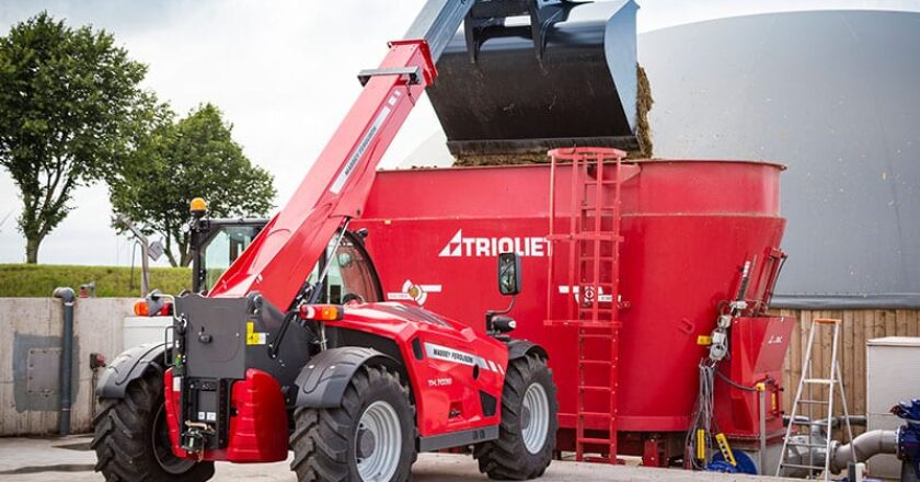 Massey Ferguson TH7038 telehandler