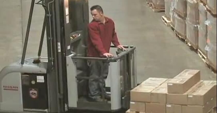 Nissan order-picker