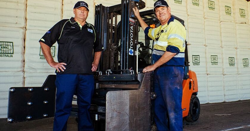 North West Ginning manager Wayne Clissold (left) and mechanic Richard Skelton with a new Toyota 8FD25 forklift.