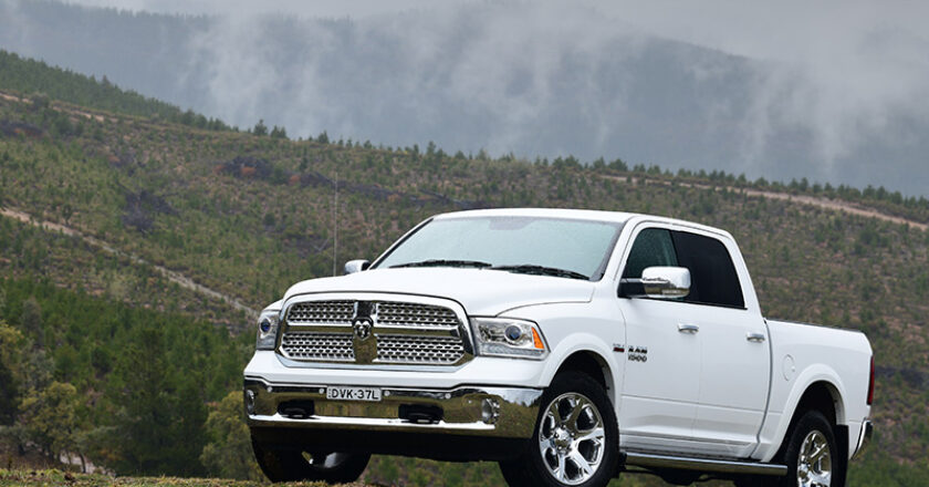 features a 5.7-litre HEMI V8 engine with 291kW