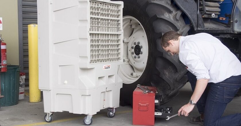 Silvan says its new Selecta FC 440 Portable Evaporative Airconditioner is the ideal solution to create comfortable workplaces including trade workshops, garages, on farm buildings and retail areas ranging from 70 to 100 square metres.