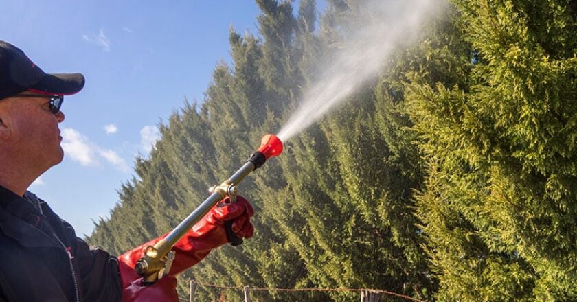 The Silvan Tommy Gun is 570 mm in length and weighs only 1.7 kg.