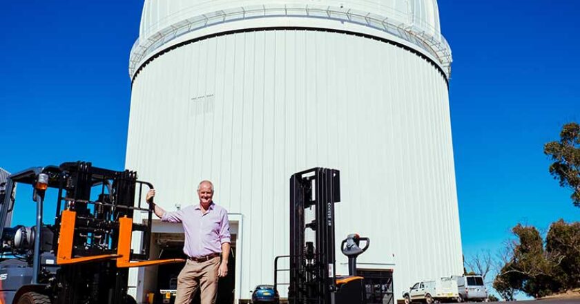 AAO operations manager Doug Gray with the observatory's 8FG25 2.5-tonne capacity forklift and modified BT SWE120S walkie stacker forklift.