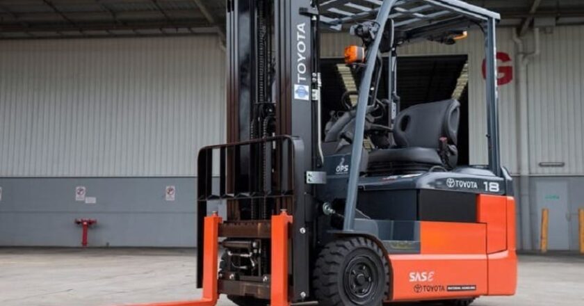 Toyota 8FBE compact counterbalance battery-electric forklift