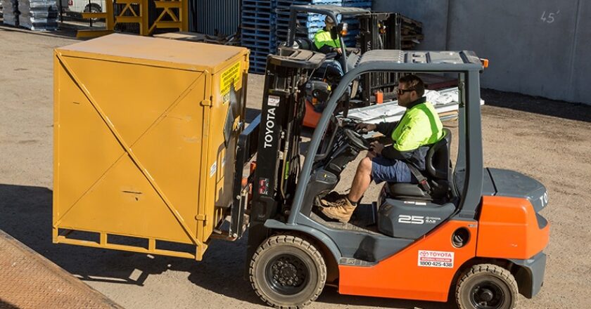 A Toyota 2.5-tonne payload 62-8FD25 diesel-powered forklift in operation at a Clarkson Freightline facility.