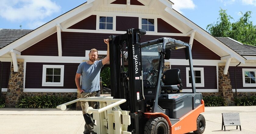 Toyota 8FBN25 8-Series battery-electric forklift
