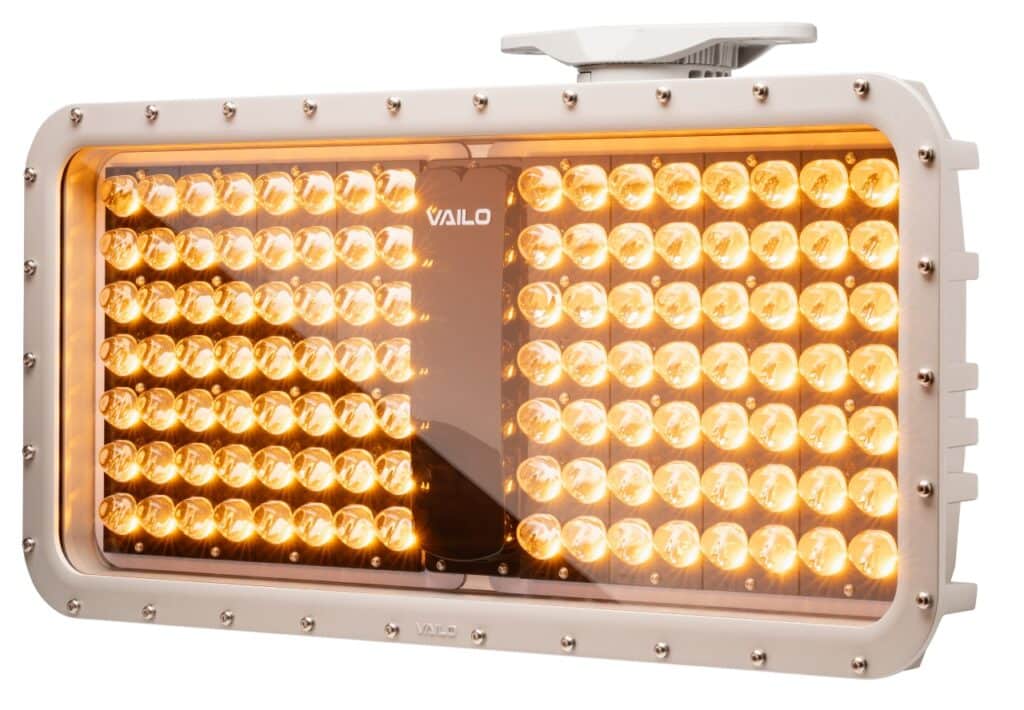Vailo's 1000W Zenith Gen-V PC Amber Luminaire l