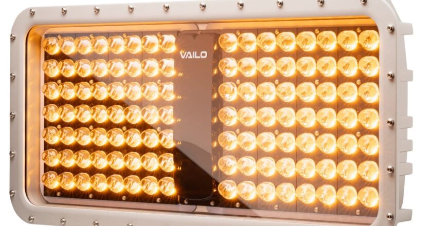 Vailo's 1000W Zenith Gen-V PC Amber Luminaire l